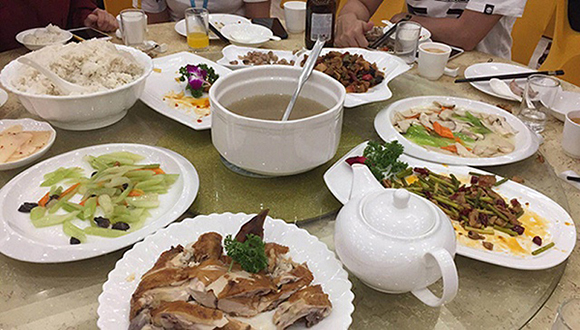 北大等校師生廣西桂林開會集體食物中毒，92人入院治療