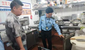 “五一”假期在坚守 食安防线正铸就