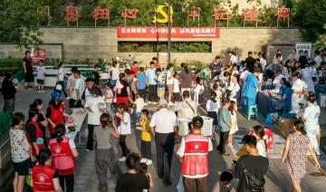 深入推进文明餐桌行动 郑州社区美食嘉年华引领用餐新风尚